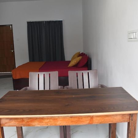 Gundappa Cafe Gokarna Kudle Beach Exterior photo