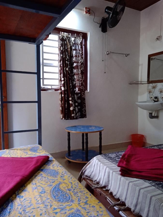 Gundappa Cafe Gokarna Kudle Beach Exterior photo