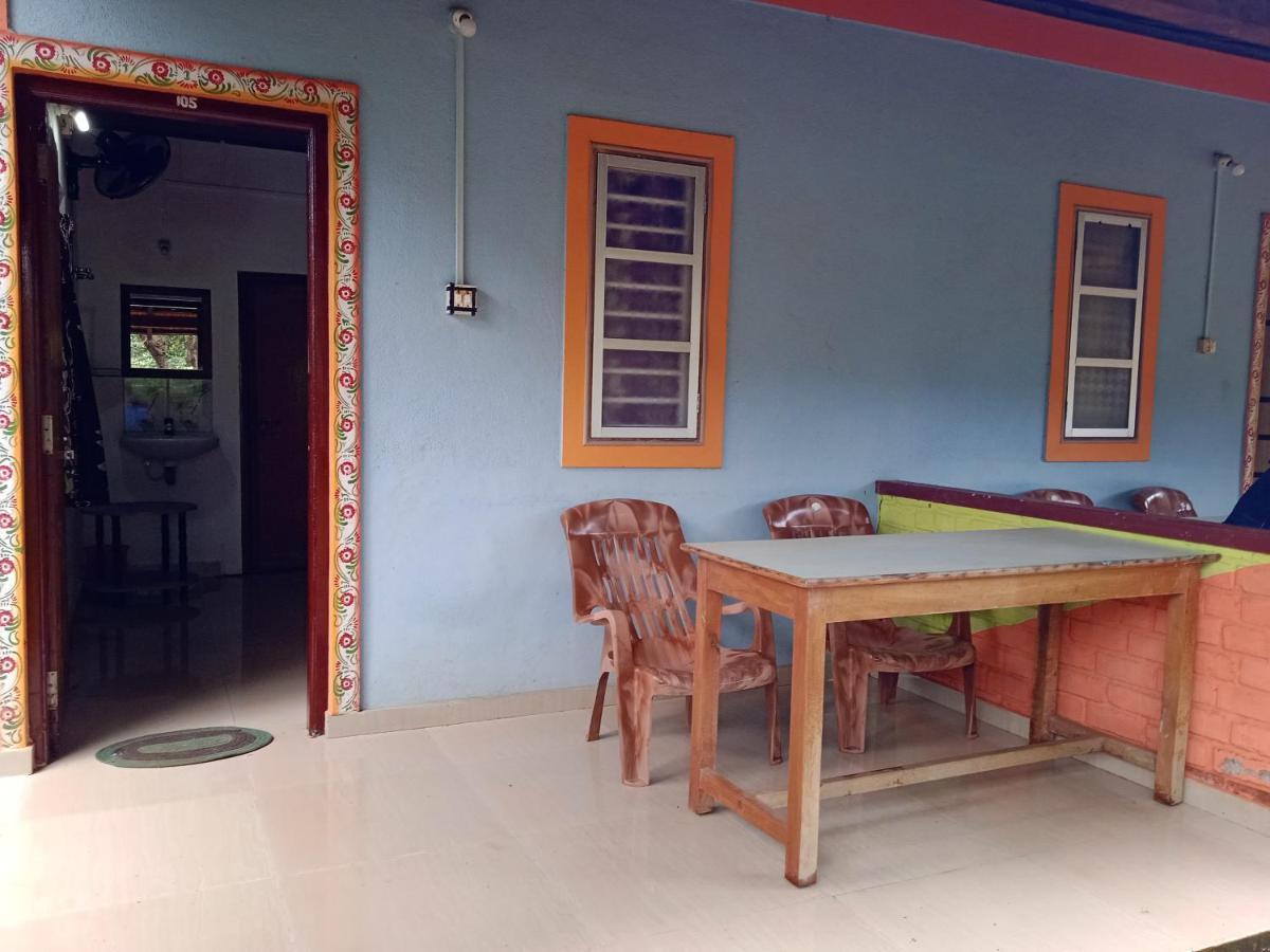 Gundappa Cafe Gokarna Kudle Beach Exterior photo