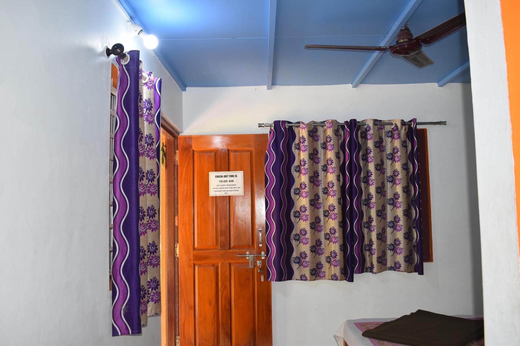 Gundappa Cafe Gokarna Kudle Beach Exterior photo